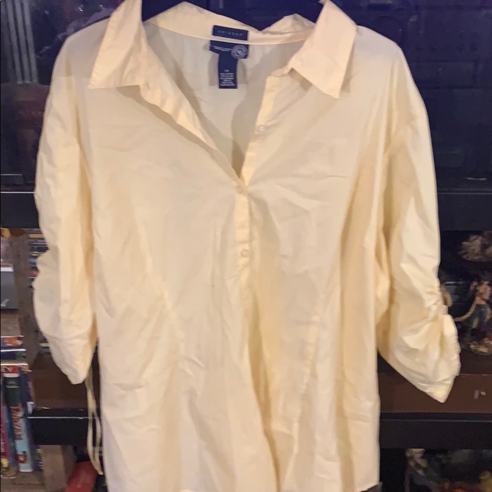 Ladies button up plus size top. 🤩10/$10🤩